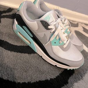 Womens NIKE AIR MAX - Sz 10